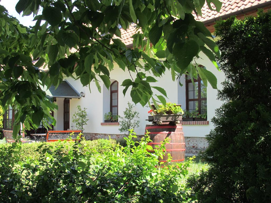Jozsi Bacsi Szallodaja Szombathely Exterior foto