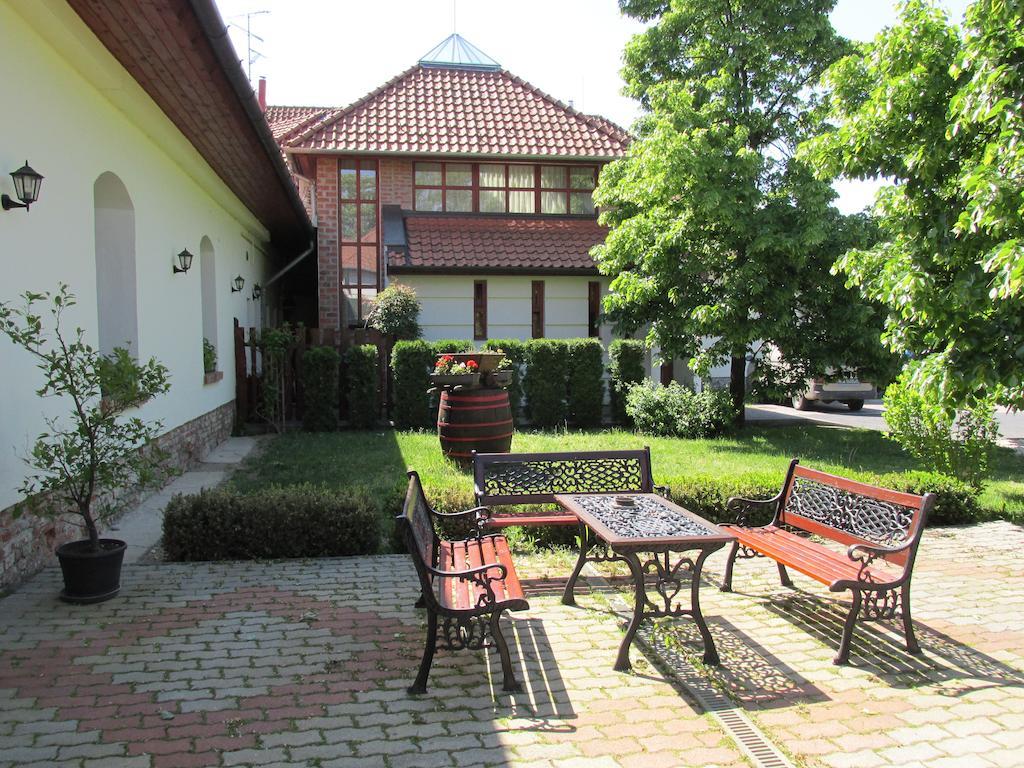 Jozsi Bacsi Szallodaja Szombathely Exterior foto