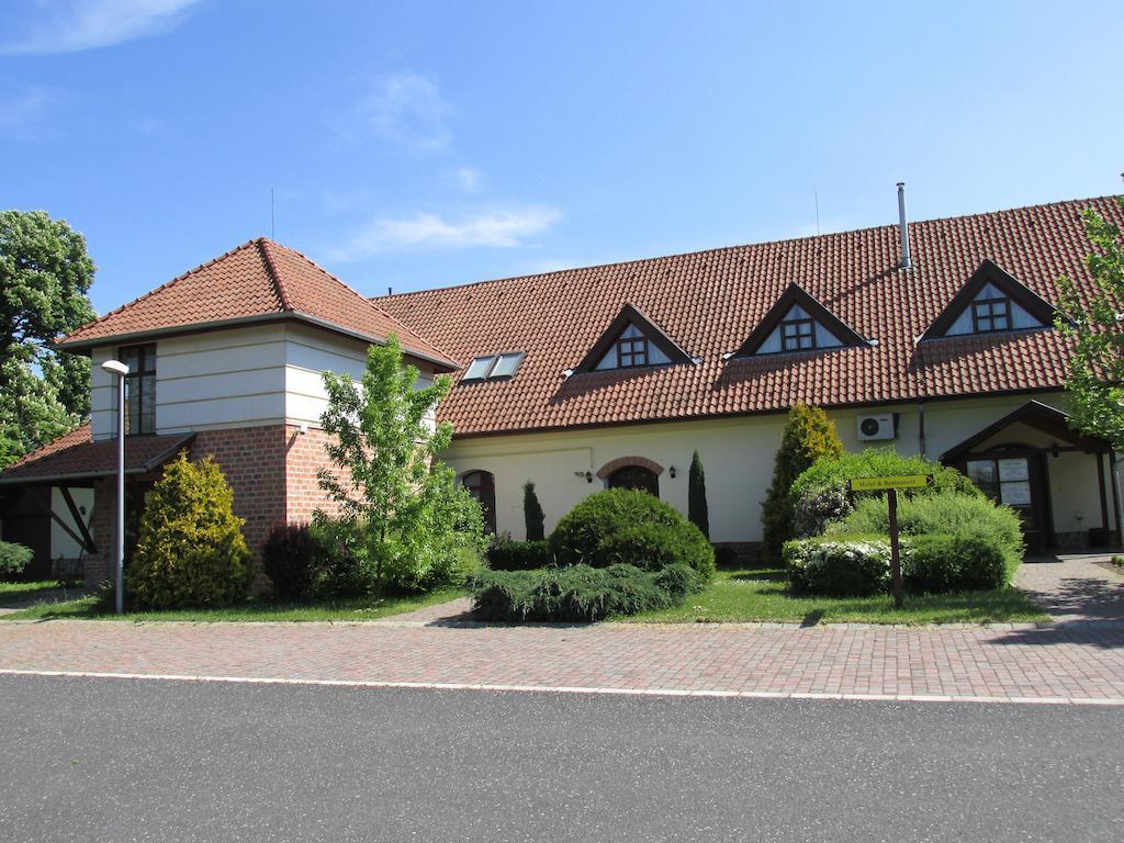 Jozsi Bacsi Szallodaja Szombathely Exterior foto