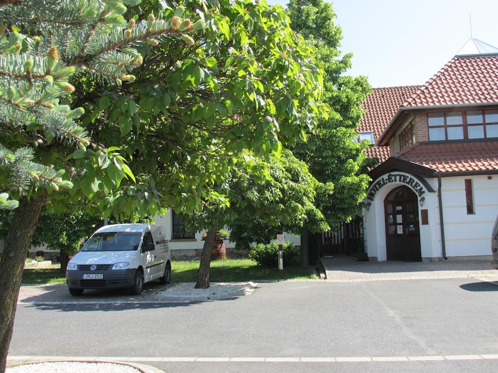Jozsi Bacsi Szallodaja Szombathely Exterior foto