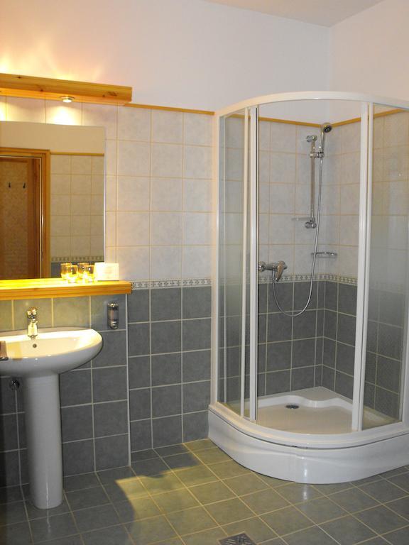 Jozsi Bacsi Szallodaja Szombathely Zimmer foto