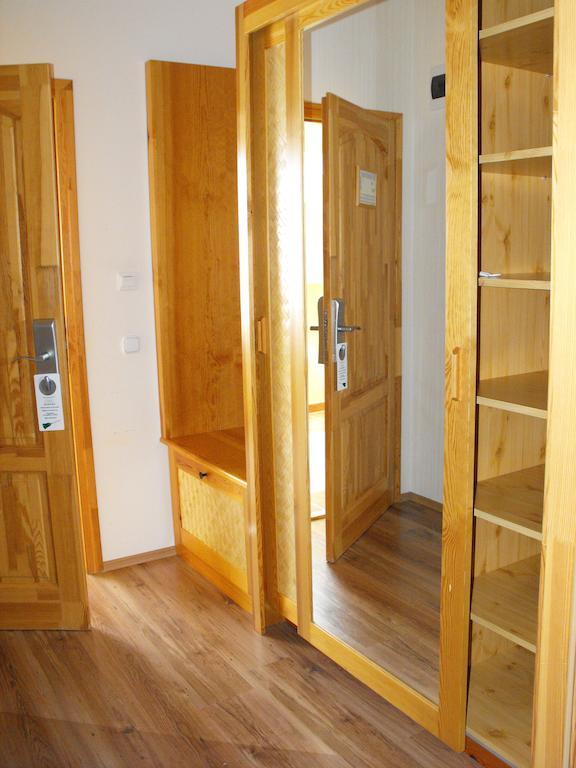 Jozsi Bacsi Szallodaja Szombathely Zimmer foto